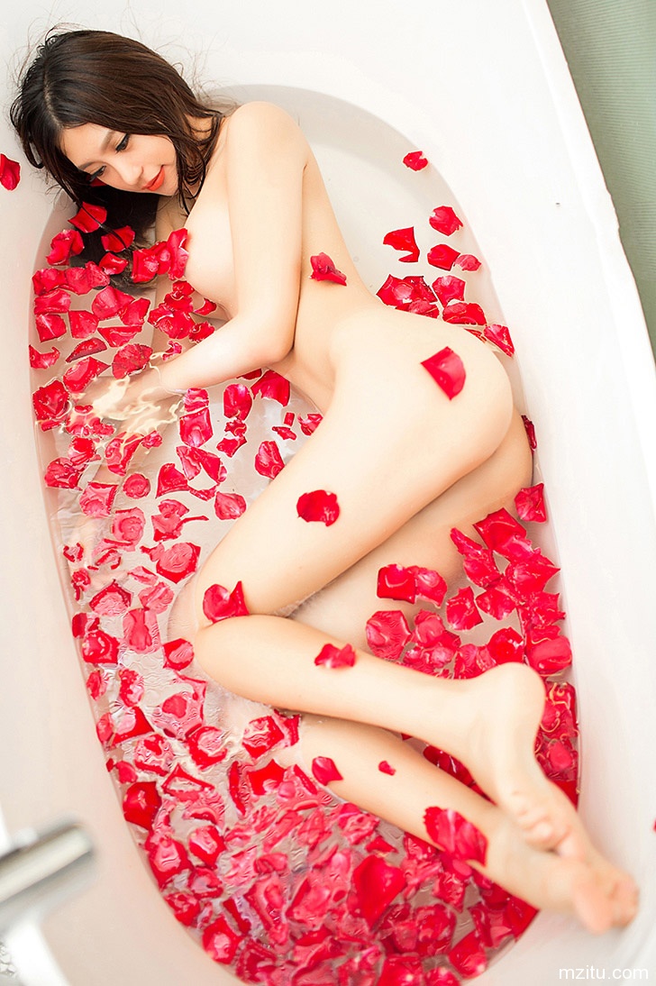 性感嫩模绮里嘉人体艺术