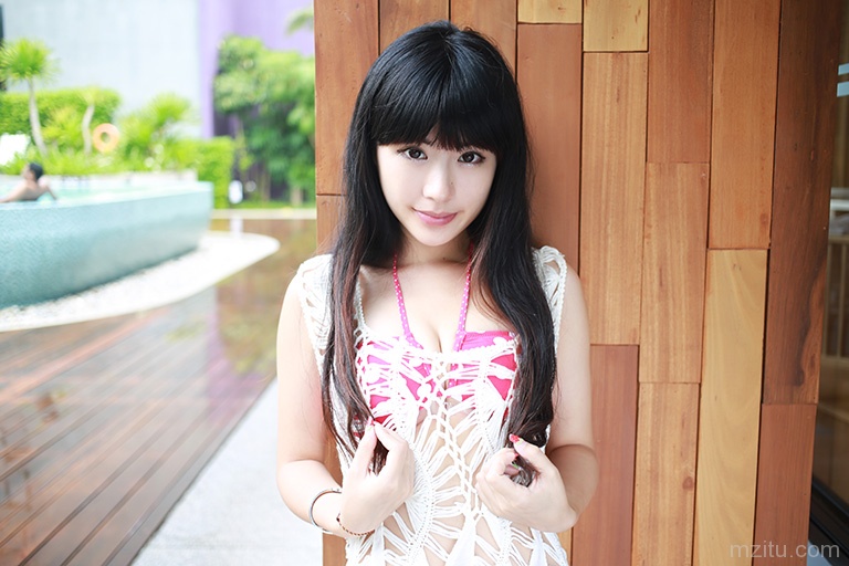 酥胸美臀 火辣尤物刘雪妮