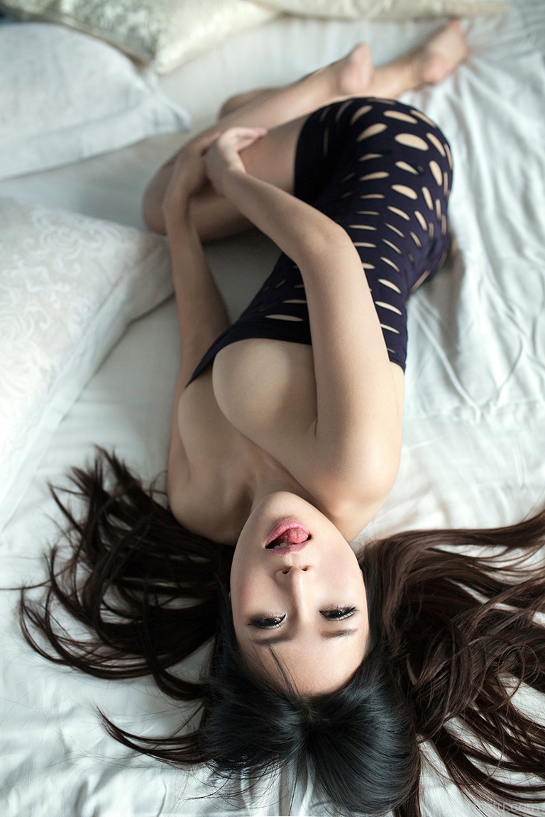 36F乳神张优性感入浴