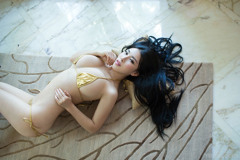 世界波美模!比球大的性感女神