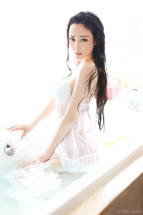 刘朵朵透明睡衣私房照