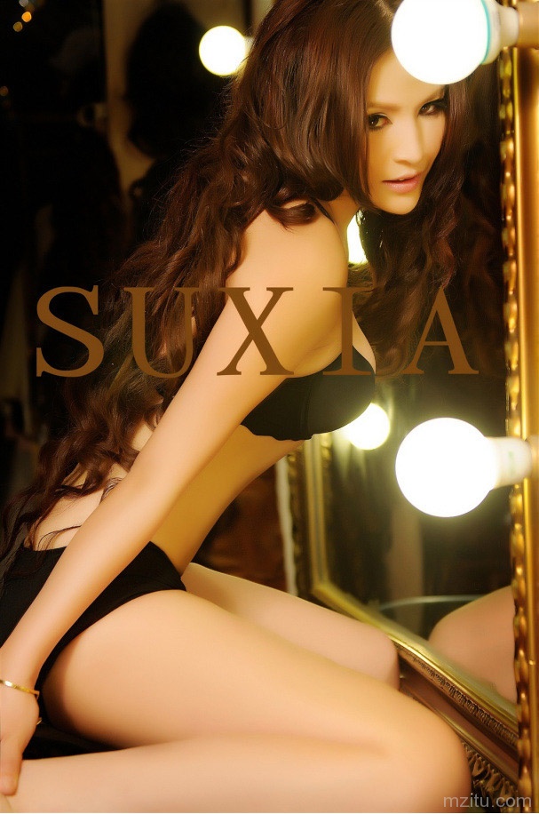 迷人灯光下的苏夏妞妞