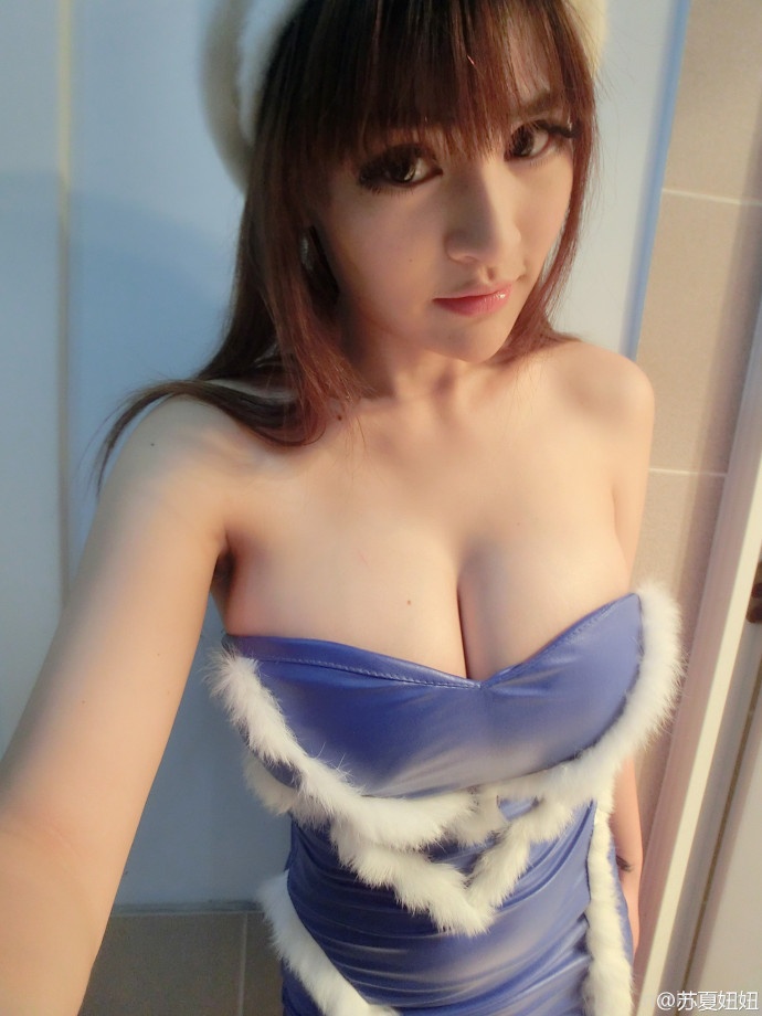 看看这妹子胸是不是真的?