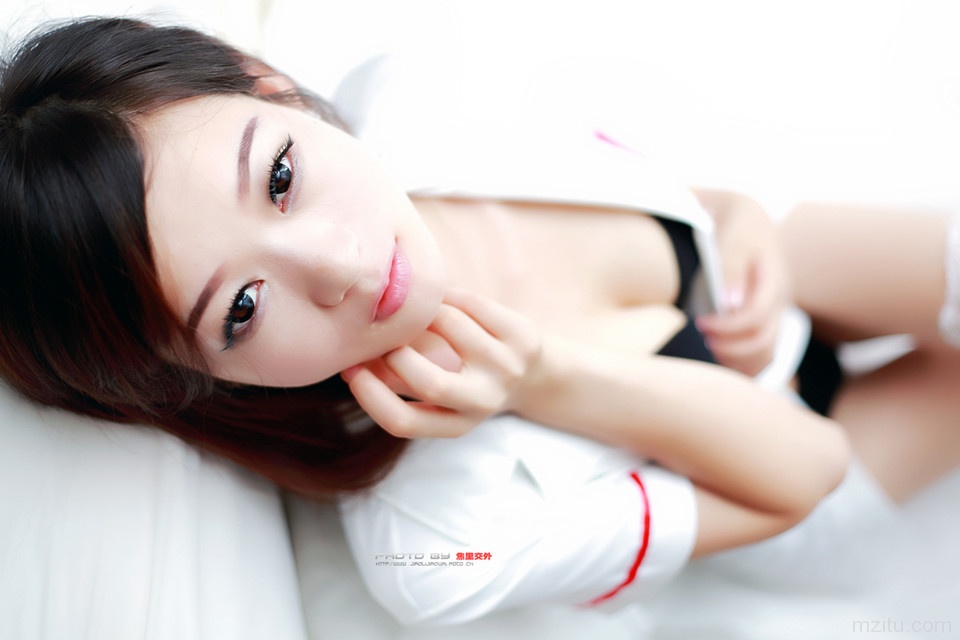 若儿的私房制服诱惑