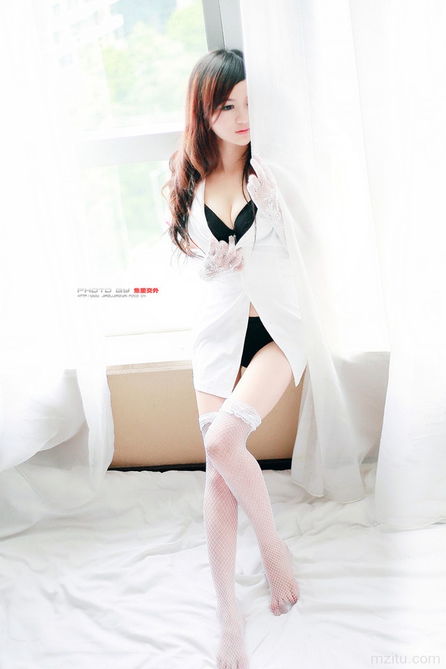 若儿的私房制服诱惑