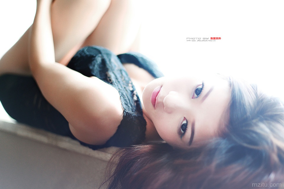 若儿的私房制服诱惑