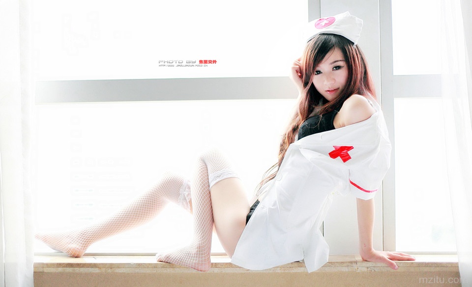 若儿的私房制服诱惑