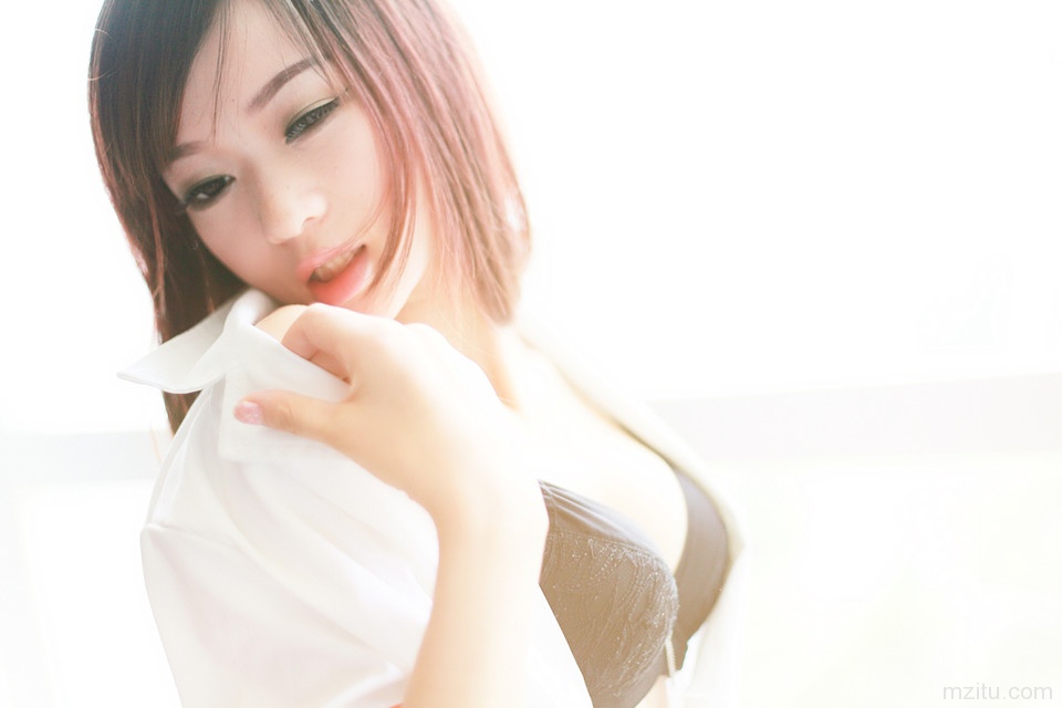 若儿的私房制服诱惑