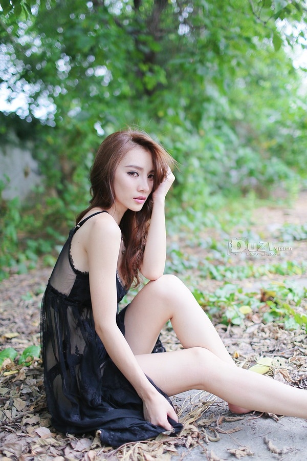 镂空黑丝野地诱惑