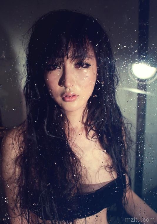 李美熙曝光大尺度床照