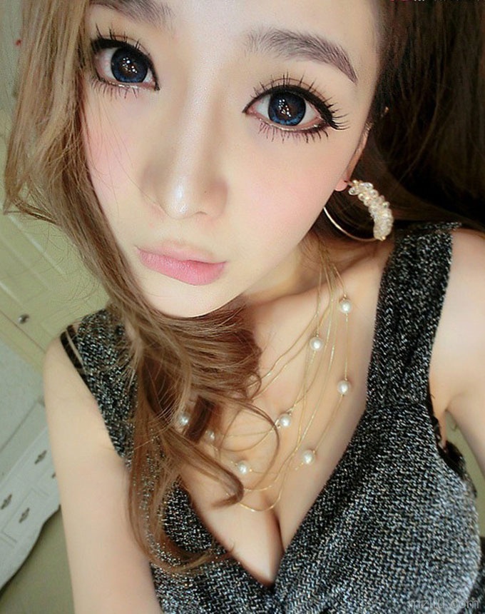 90美女小敏酥胸大胆闺房秀妖娆身材