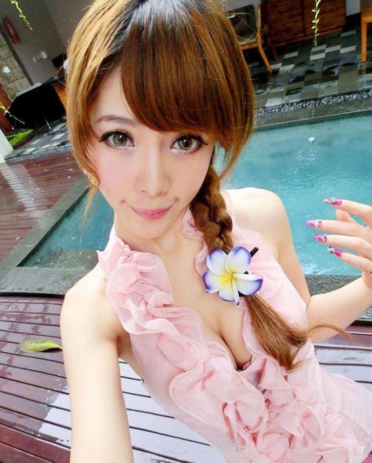 90美女小敏酥胸大胆闺房秀妖娆身材