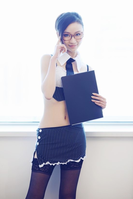 美女Amy扮制服诱惑