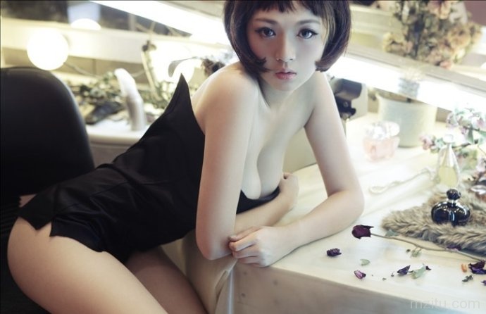 90后性感尤物童颜巨乳如洋娃娃