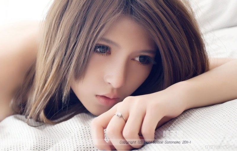 性感迷人半裸酥胸