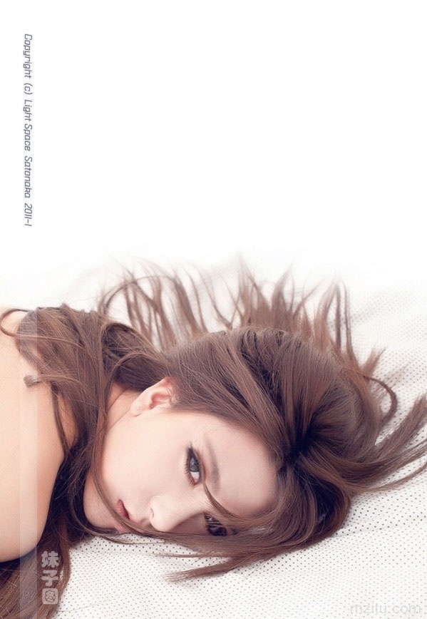 性感迷人半裸酥胸