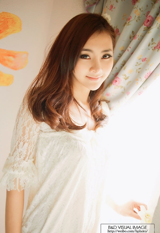 清纯嫩模酷似selina