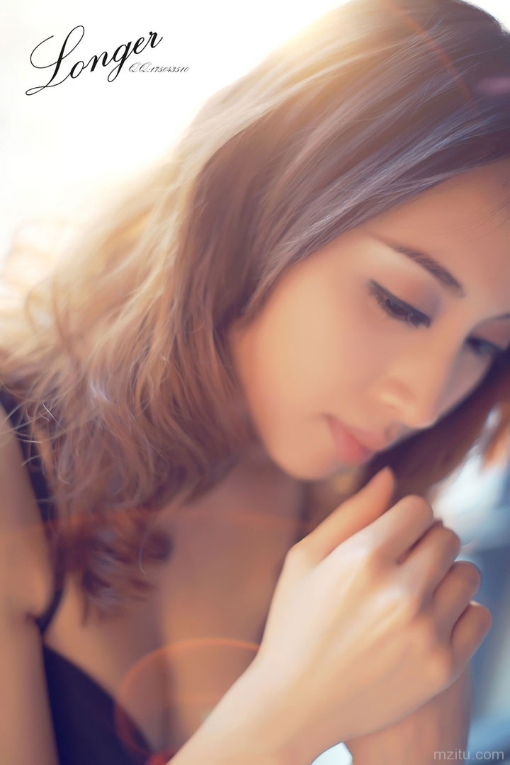 很有意境的内衣写真