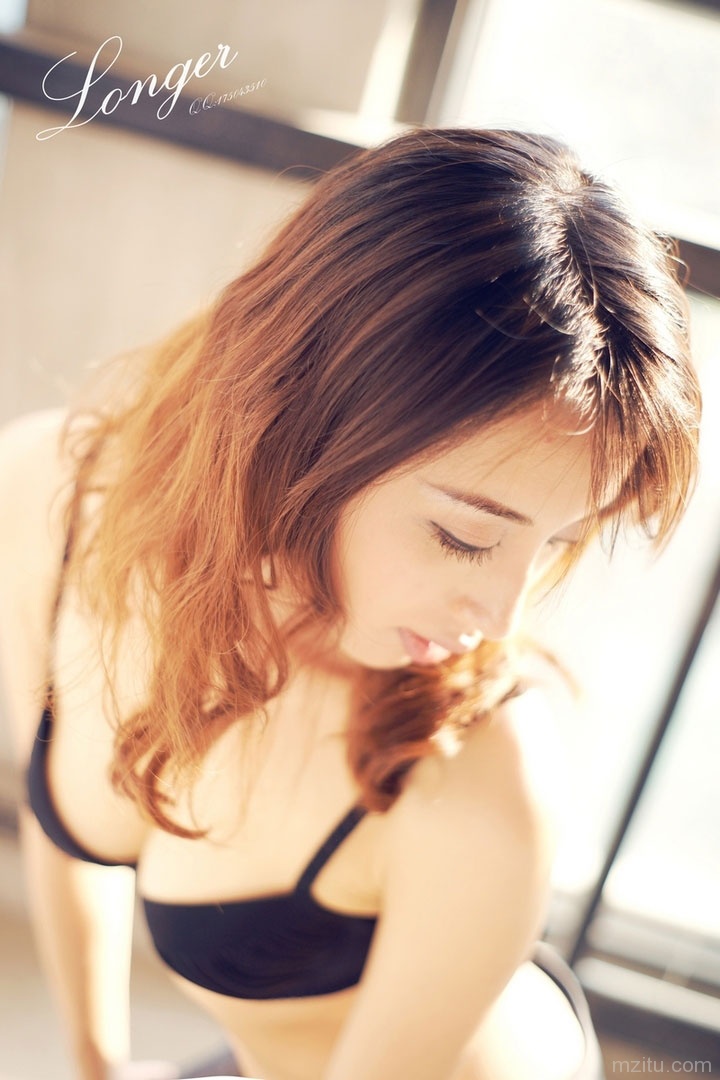 很有意境的内衣写真