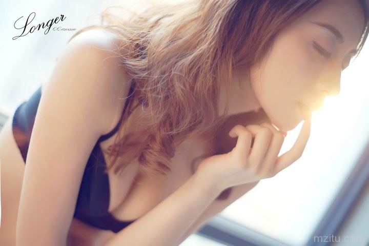 很有意境的内衣写真