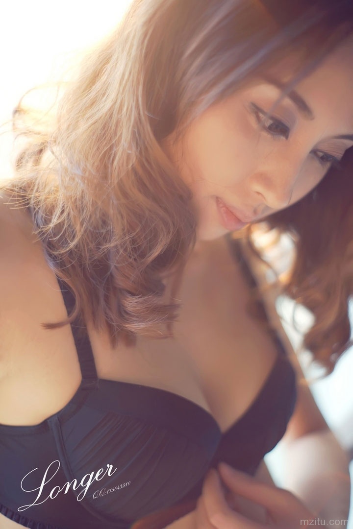 很有意境的内衣写真