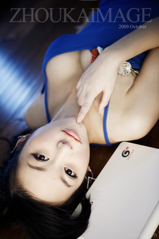 在校就出来代言的靓妹