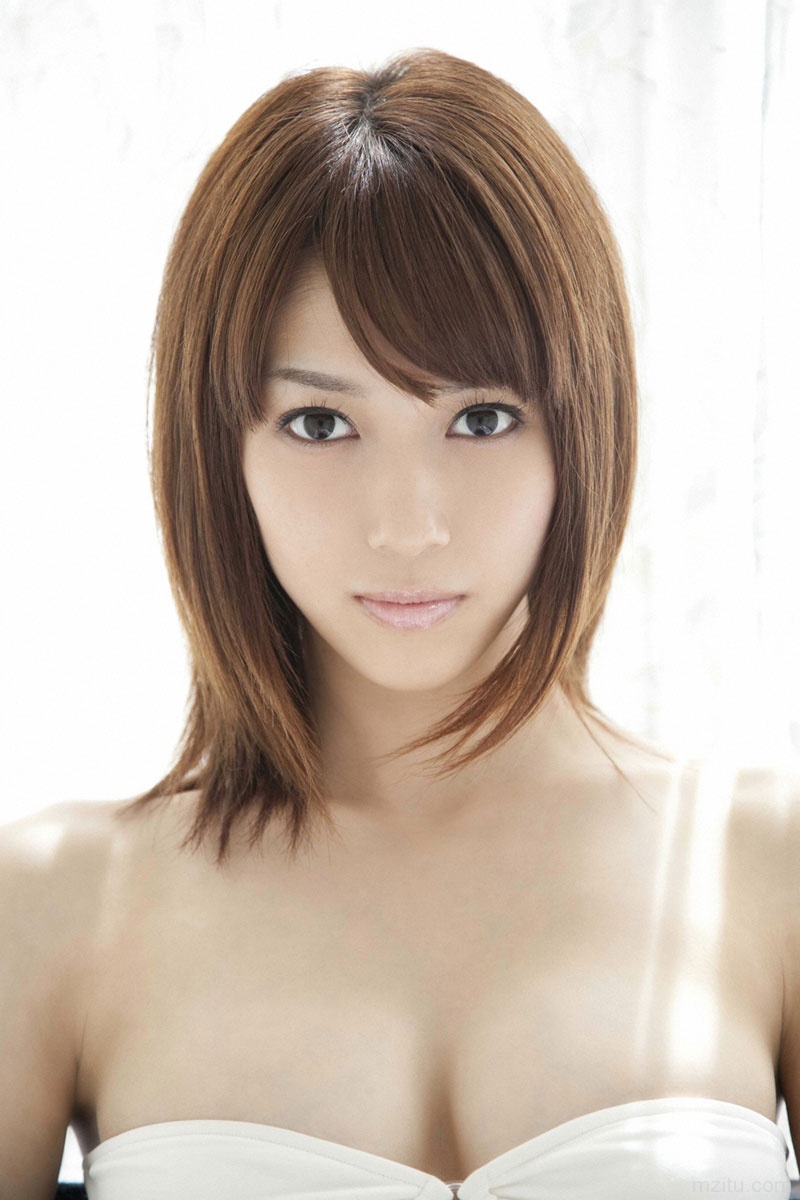 清纯妹子内衣挡不住