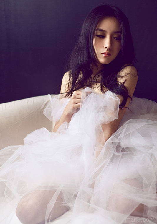 裸色诱惑刘静怡半裸写真