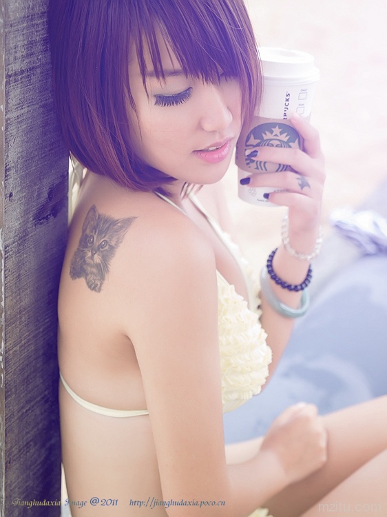 比基尼辣妹海边写真