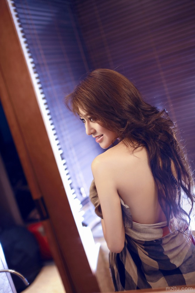 风情睡衣美女火辣写真