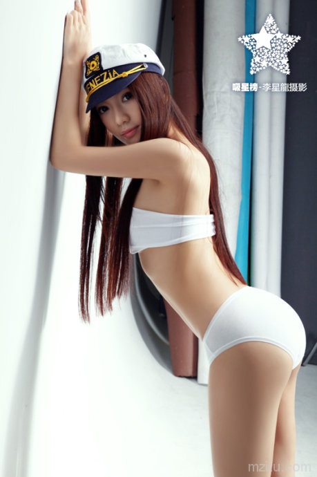 张杨一纯/棚拍/海军帽白内衣