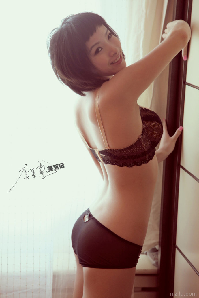 水瓶座舞院女生私房写真