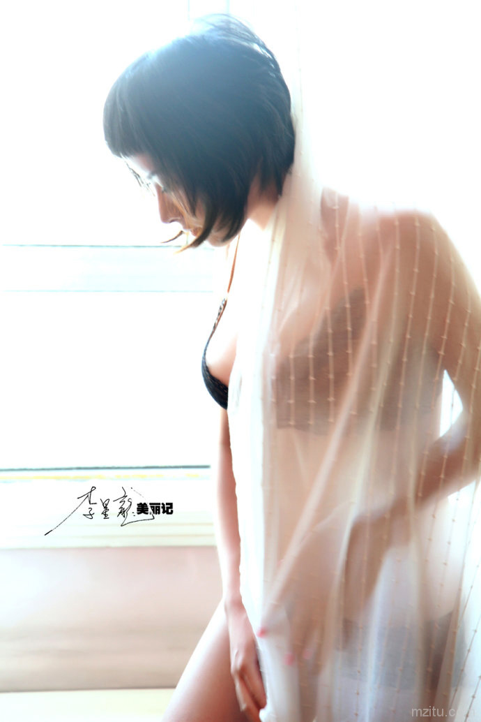 水瓶座舞院女生私房写真