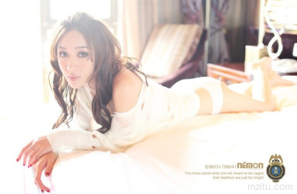 模特叶籽亿性感惹火的身材私房诱惑