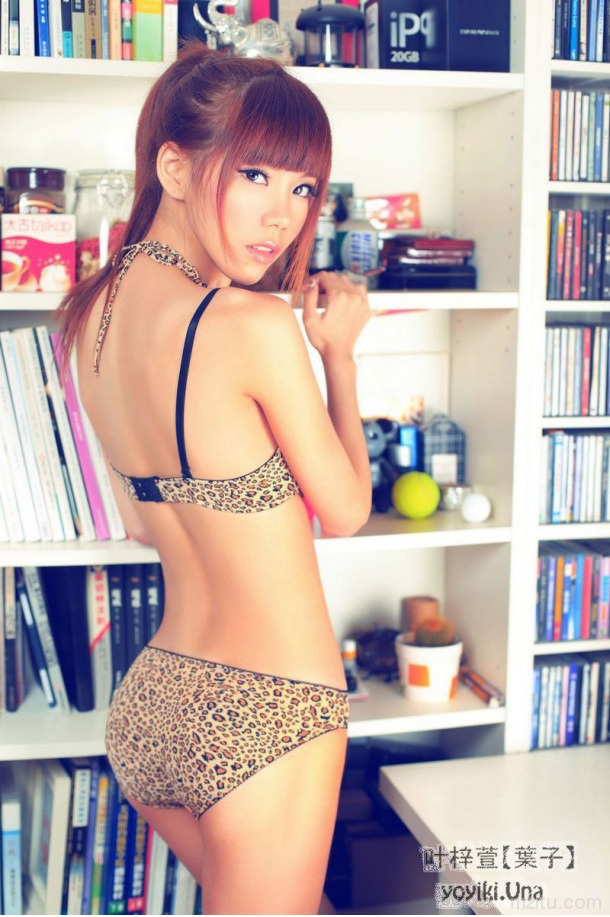 叶梓萱”胸”悍出镜,豹纹内衣演绎狂野诱惑