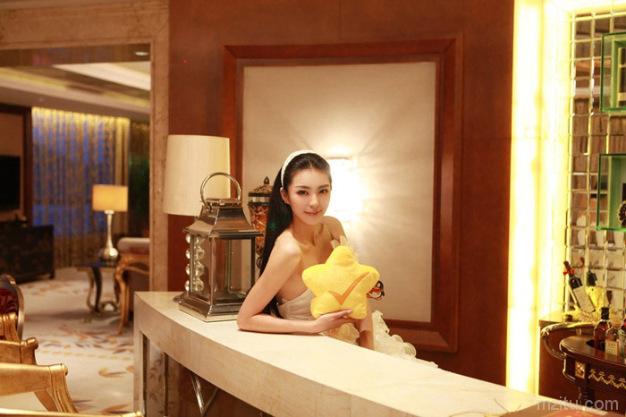 八头身完美身材，艾尚真写真合辑