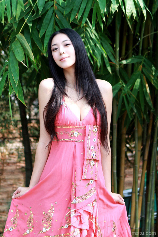 八头身完美身材，艾尚真写真合辑