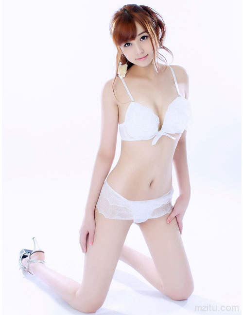 美乳韩国风俗媚娘 姣好身材性感写真大赏