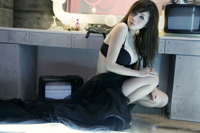 “童言巨乳”萝莉，萌神教主黎梦恬Maity写真