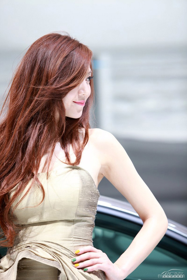 冰肌玉骨洁如雪 宅男女神周韦彤