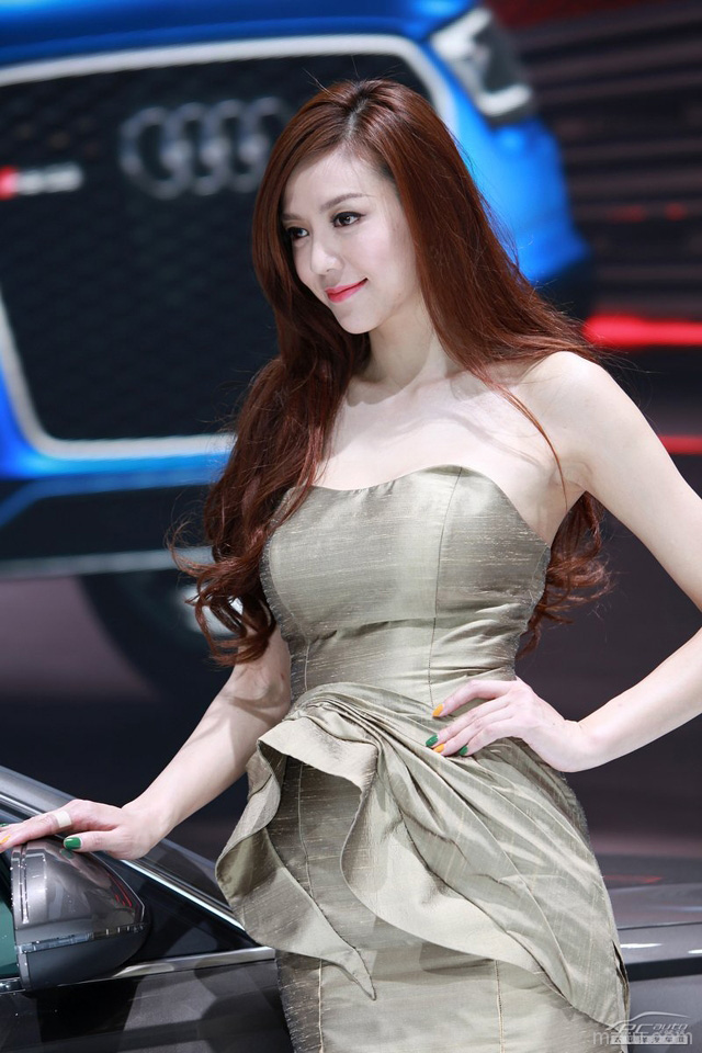 冰肌玉骨洁如雪 宅男女神周韦彤