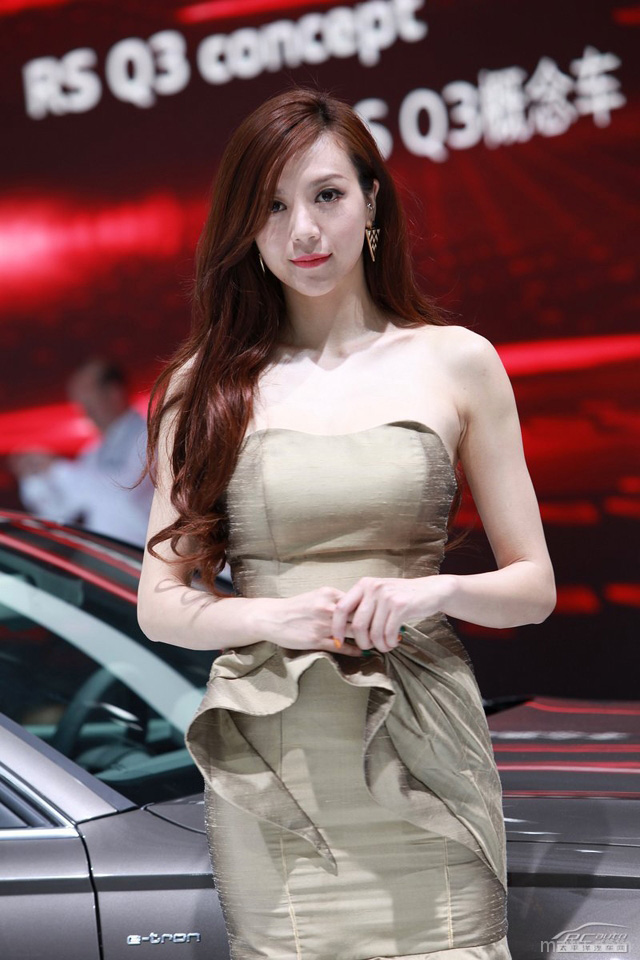 冰肌玉骨洁如雪 宅男女神周韦彤