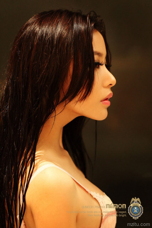 晨妮Chaney-浴室写真,酥胸香肩高纬度诱惑