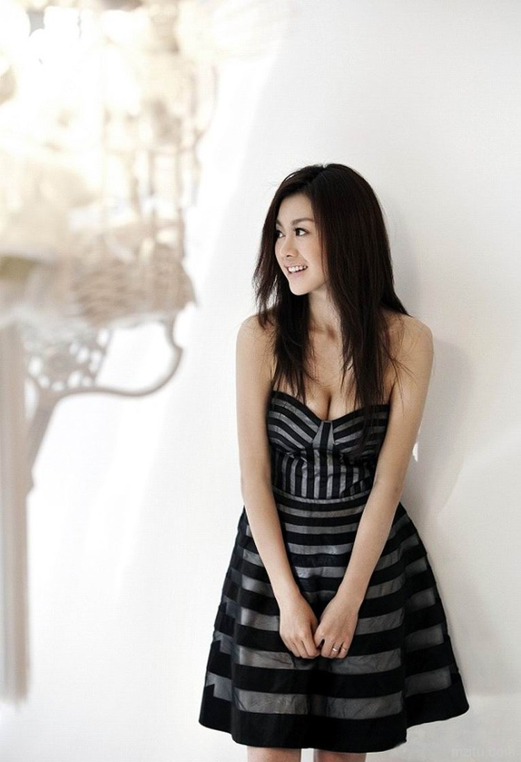 性感女神巩新亮