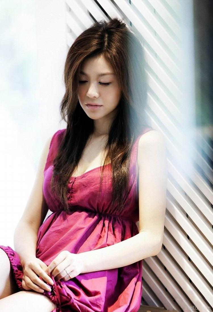 性感女神巩新亮