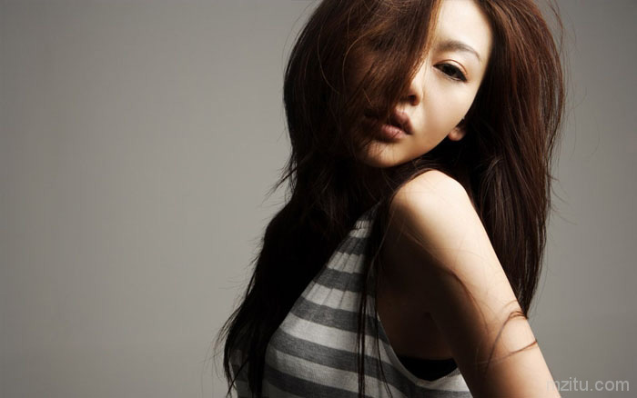 性感女神巩新亮