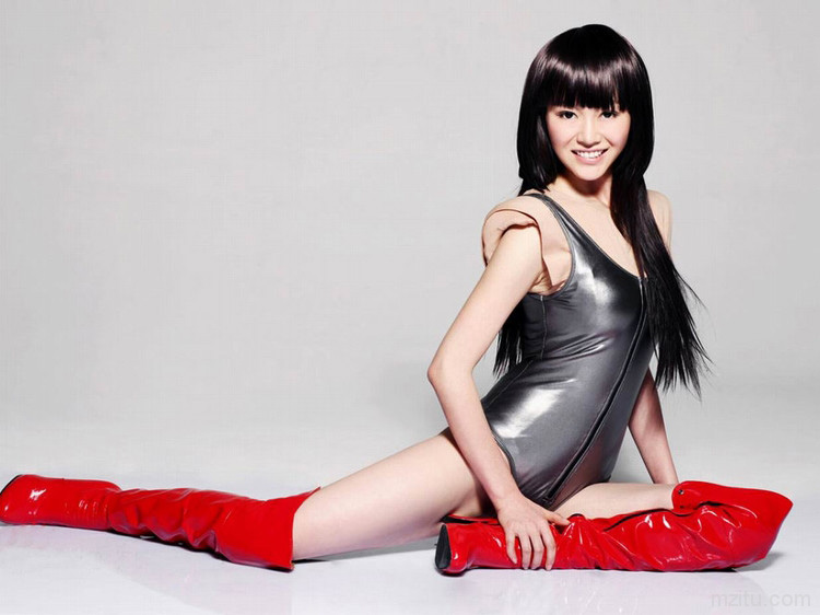 性感女神巩新亮