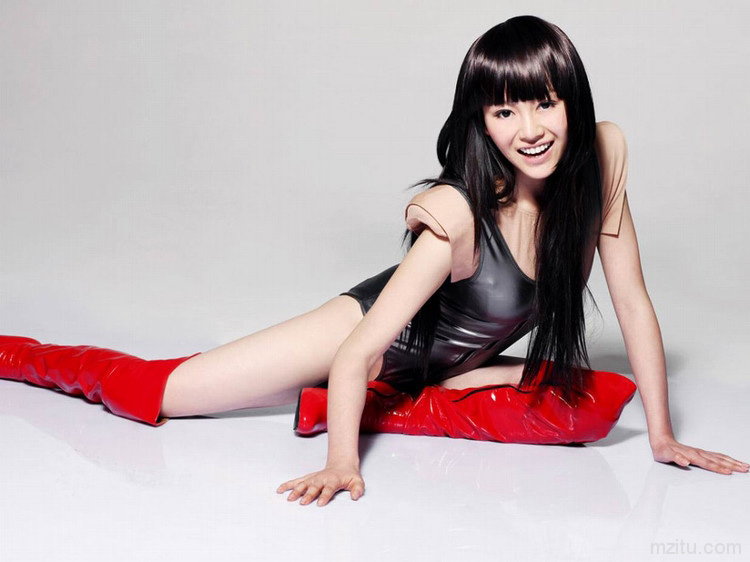 性感女神巩新亮