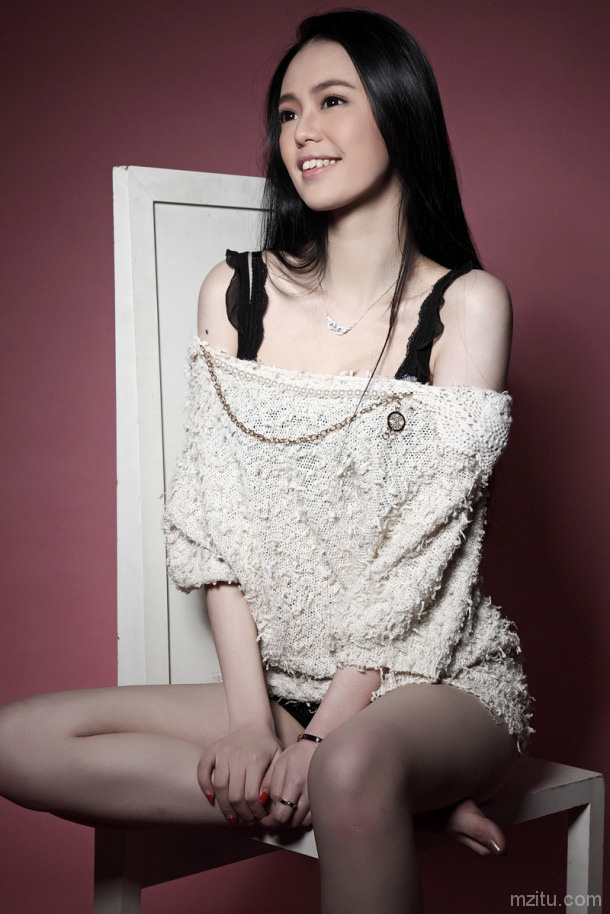 伍嘉瑜完美身材诱人身姿性感写真