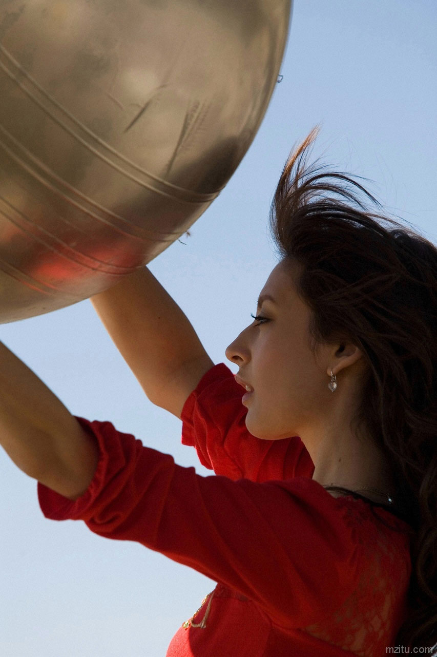 莉亚迪桑 Leah Dizon惹火写真